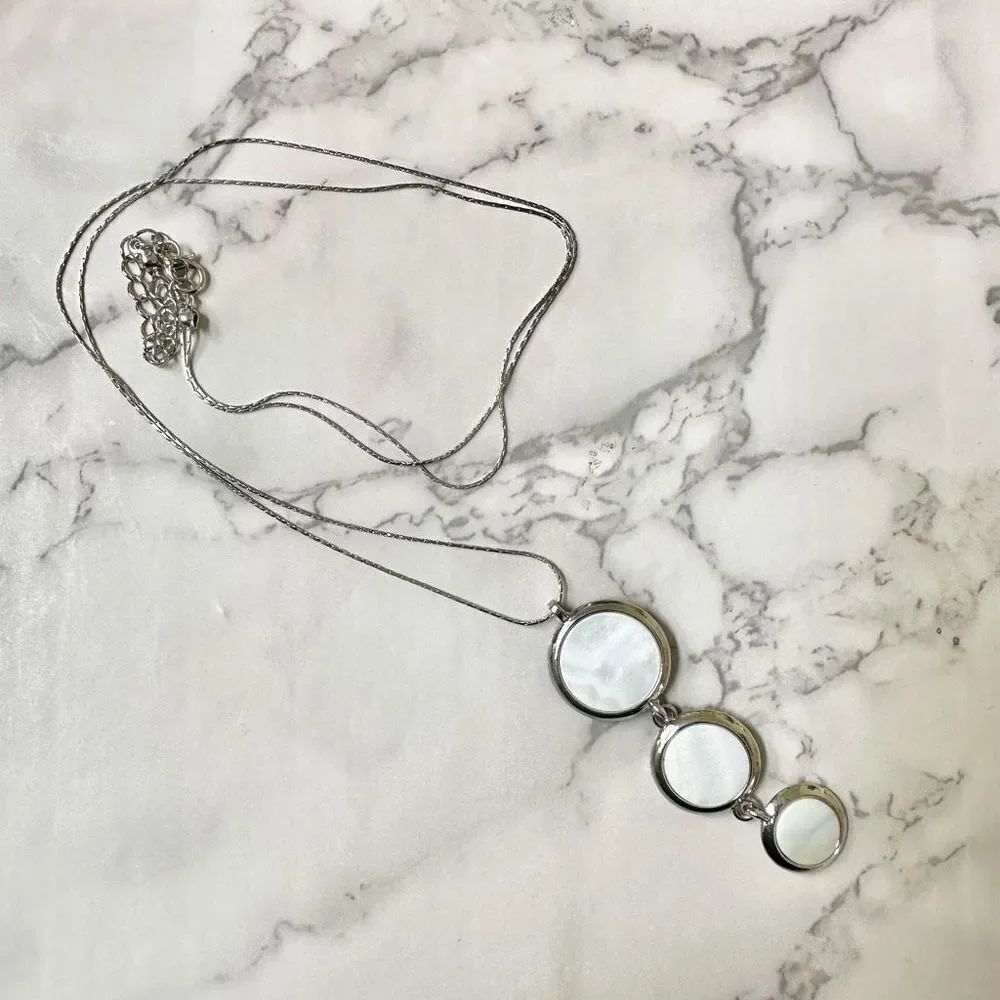 Silver tone white disc pendant necklace